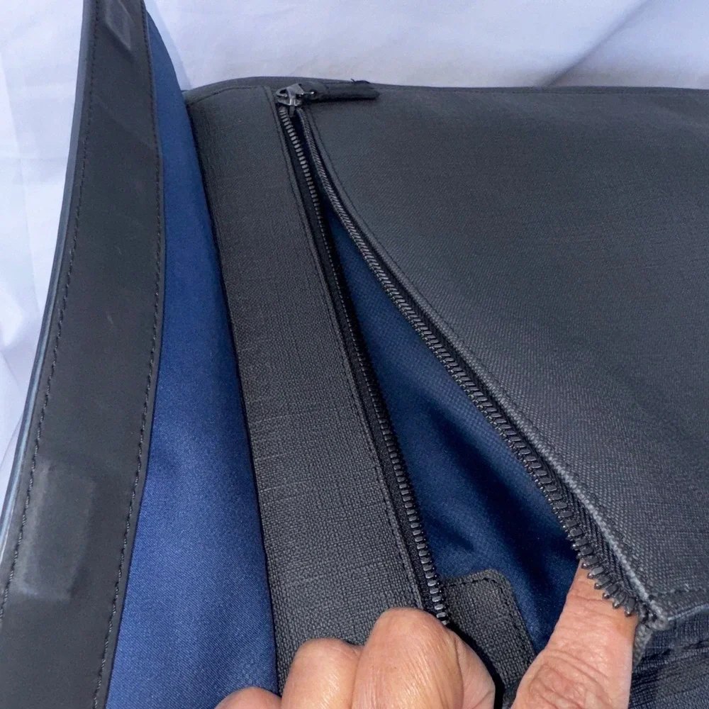 Tumi International 21
